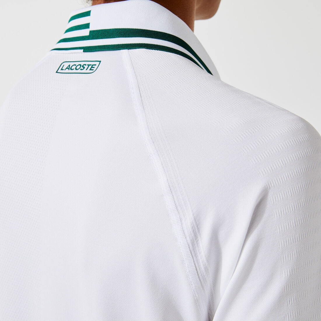 بولو Lacoste SPORT للرجال بقصّة عادية وسهل التهوية بولو Lacoste SPORT للرجال بقصّة عادية وسهل التهوية