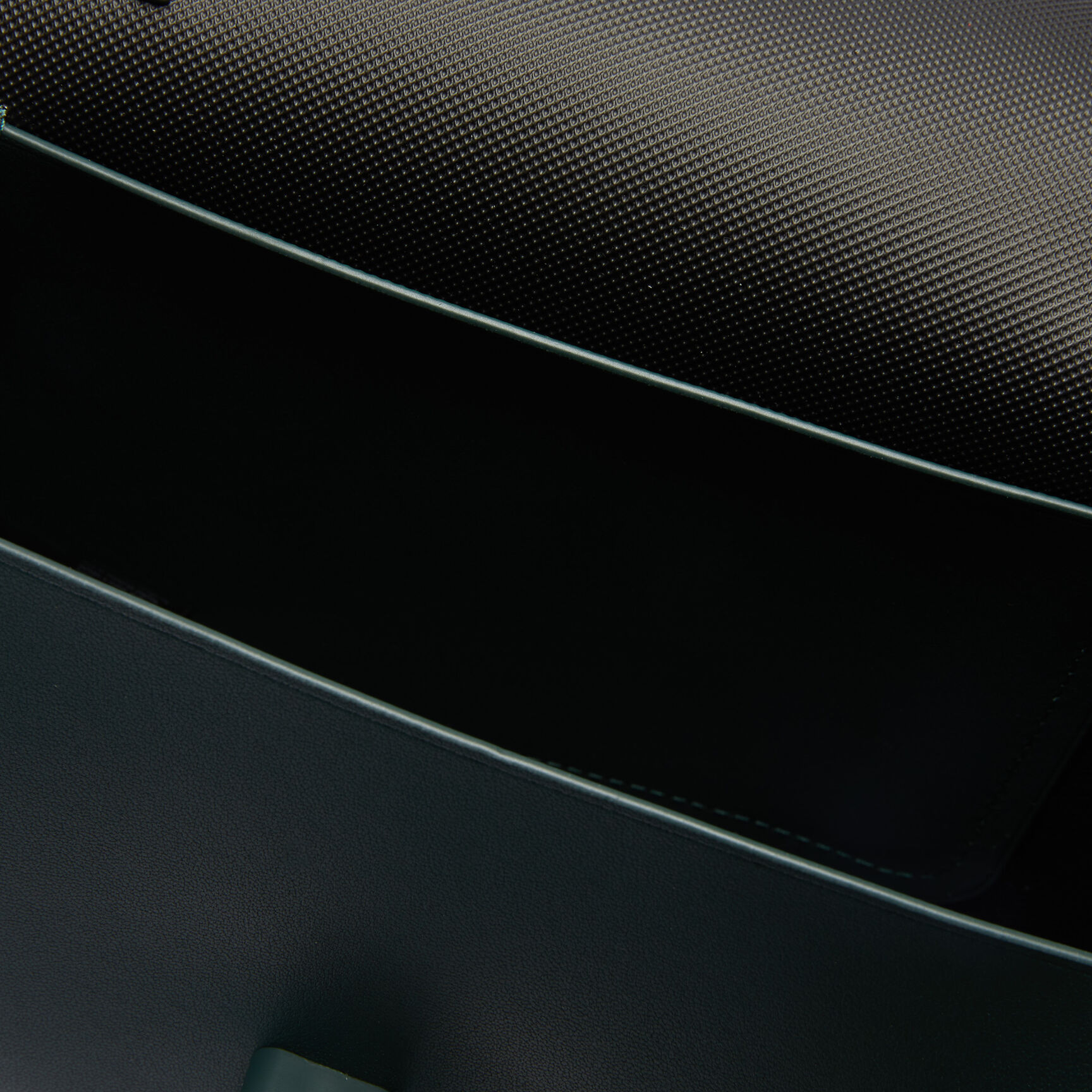 حقيبة كتف جلد مع إبزيم التمساح مجموعة Croco Turn للنساء حقيبة كتف جلد مع إبزيم التمساح مجموعة Croco Turn للنساء