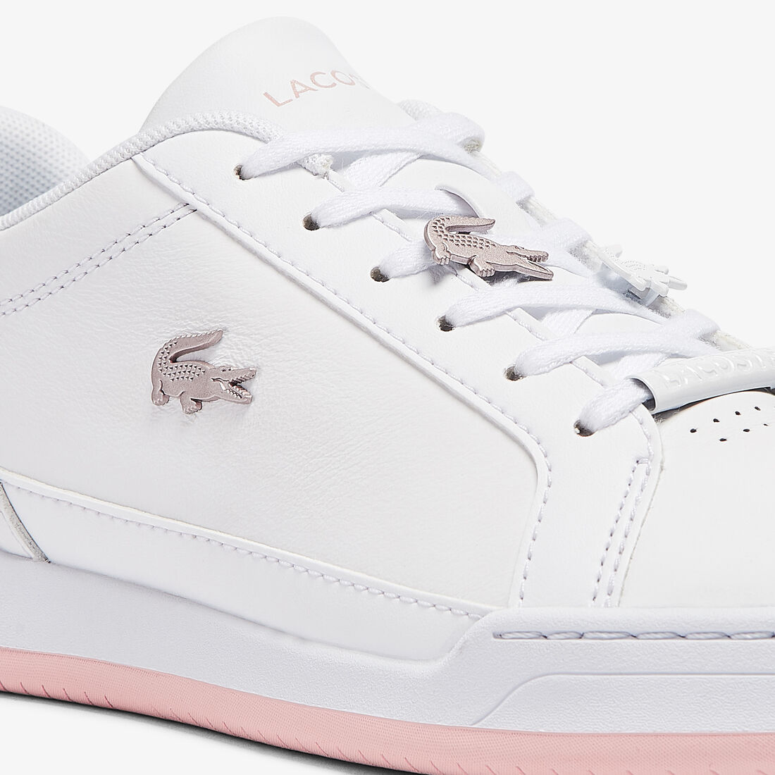 سنيكرز تشالنج جلد وخامات صناعية للنساء سنيكرز تشالنج جلد وخامات صناعية للنساء