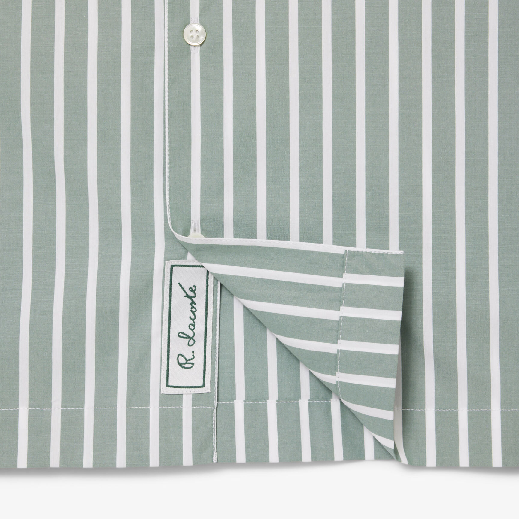 قميص مخطط بأكمام قصيرة وقصة مريحة