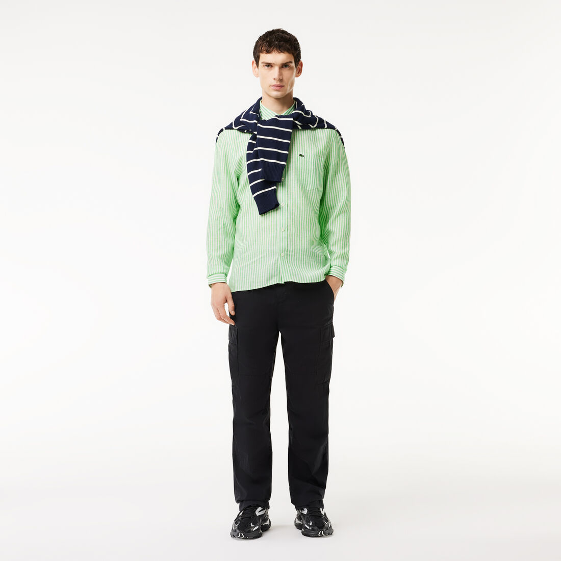 قميص كتان مخطط بقصّة عادية قميص كتان مخطط بقصّة عادية