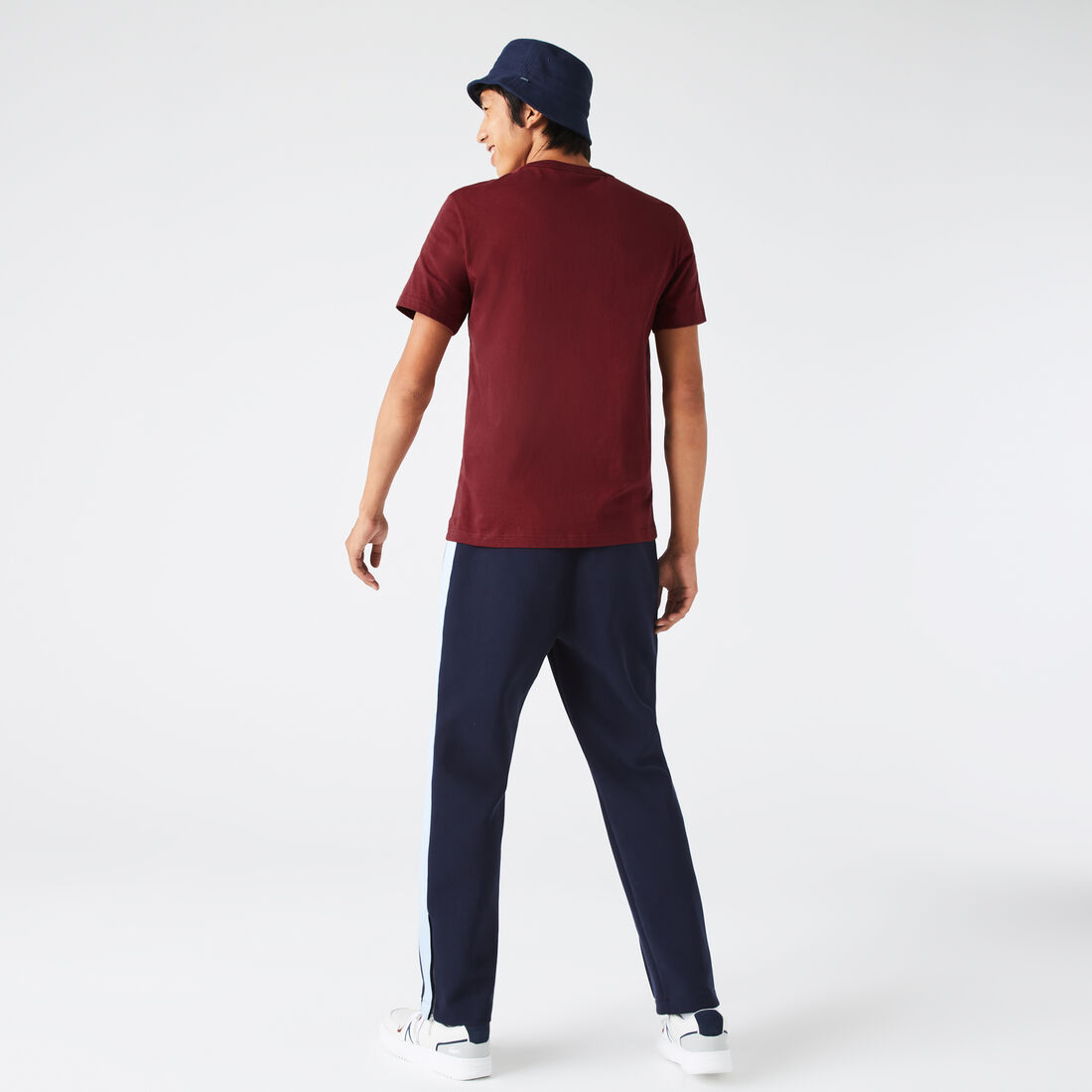 تيشيرت قطني مطرز برقبة دائرية للرجال تيشيرت قطني مطرز برقبة دائرية للرجال