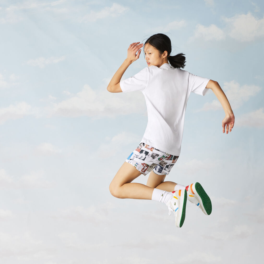 تي شيرت قطني للجنسين قصة فضفاضة من مجموعة Lacoste LIVE و Polaroid تي شيرت قطني للجنسين قصة فضفاضة من مجموعة Lacoste LIVE و Polaroid