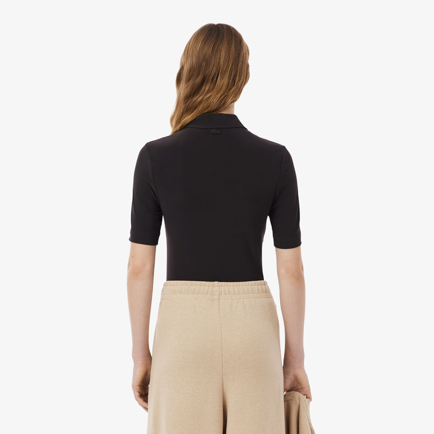 قميص بولو مطرز بقصة ضيقة