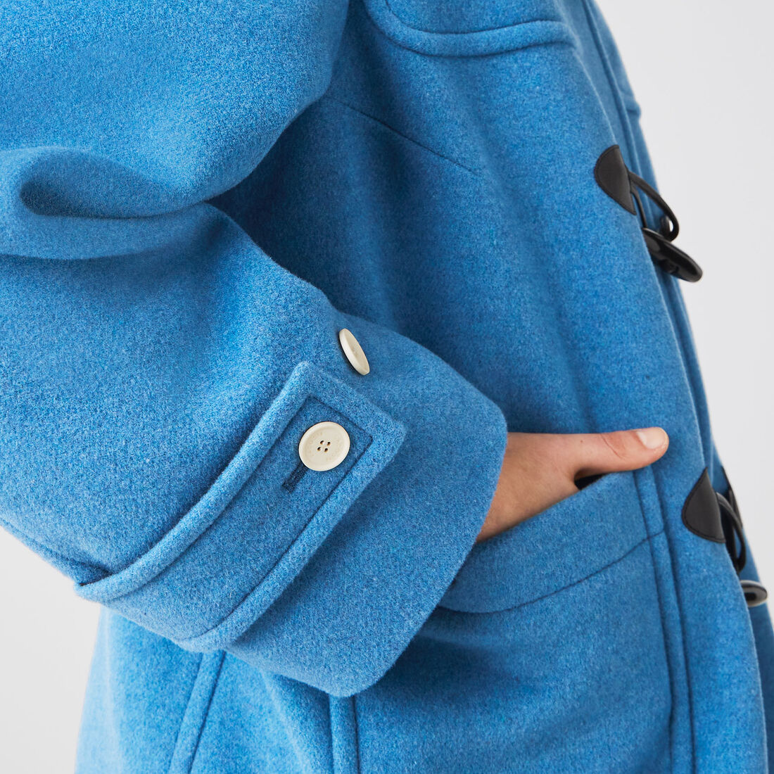 معطف نسائي قصير من الصوف المخلوط من مجموعة Lacoste L!VE معطف نسائي قصير من الصوف المخلوط من مجموعة Lacoste L!VE