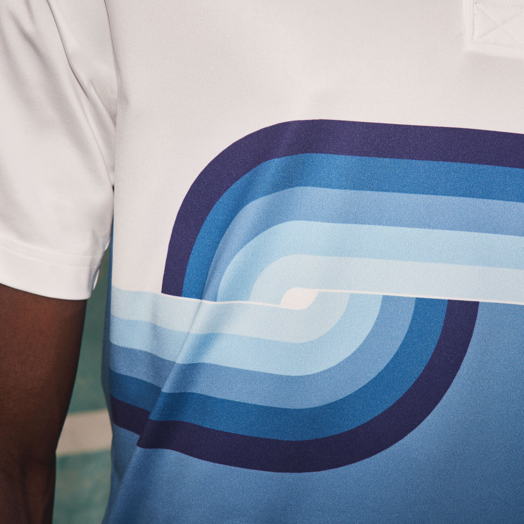 بولو رجالي ذو قصة عادية وطبعة Lacoste SPORT و Novak Djokovic بولو رجالي ذو قصة عادية وطبعة Lacoste SPORT و Novak Djokovic