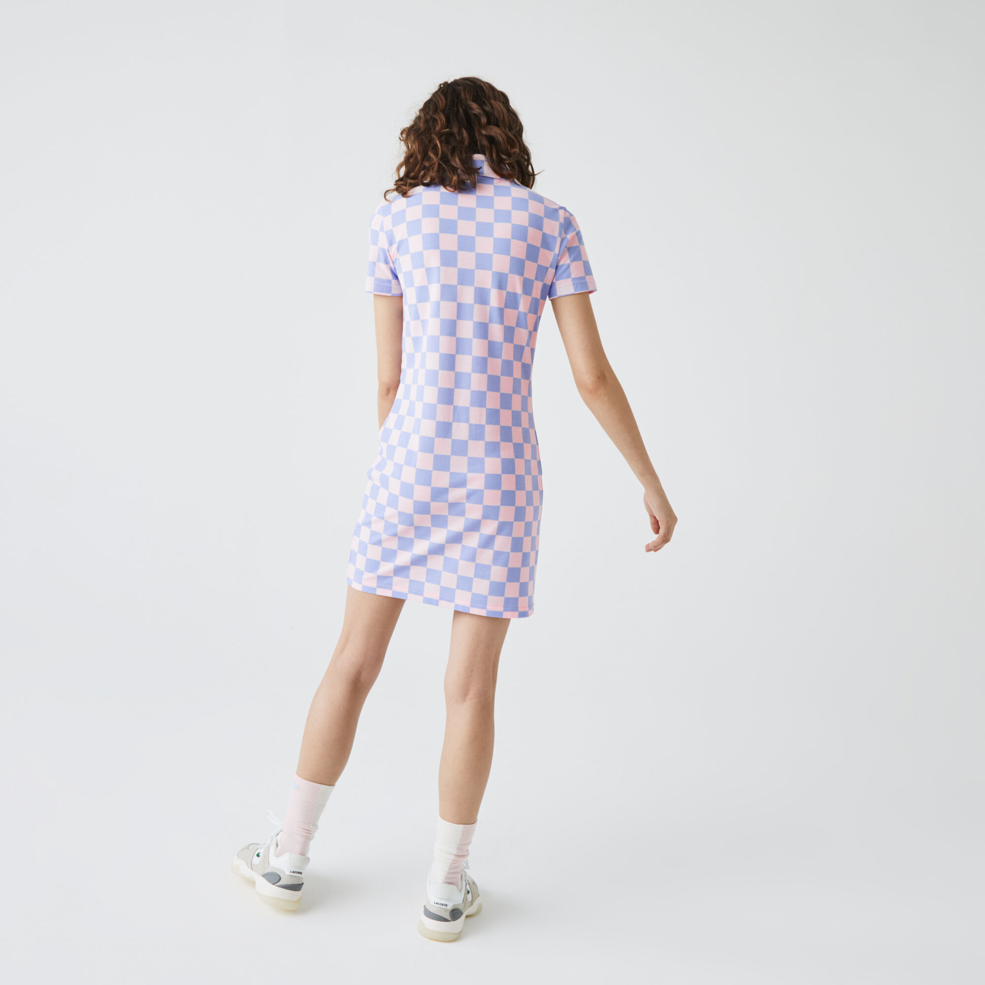 فستان بولو للنساء بيكيه القطن وأنماط رقعة الداما مجموعة Lacoste LIVE فستان بولو للنساء بيكيه القطن وأنماط رقعة الداما مجموعة Lacoste LIVE