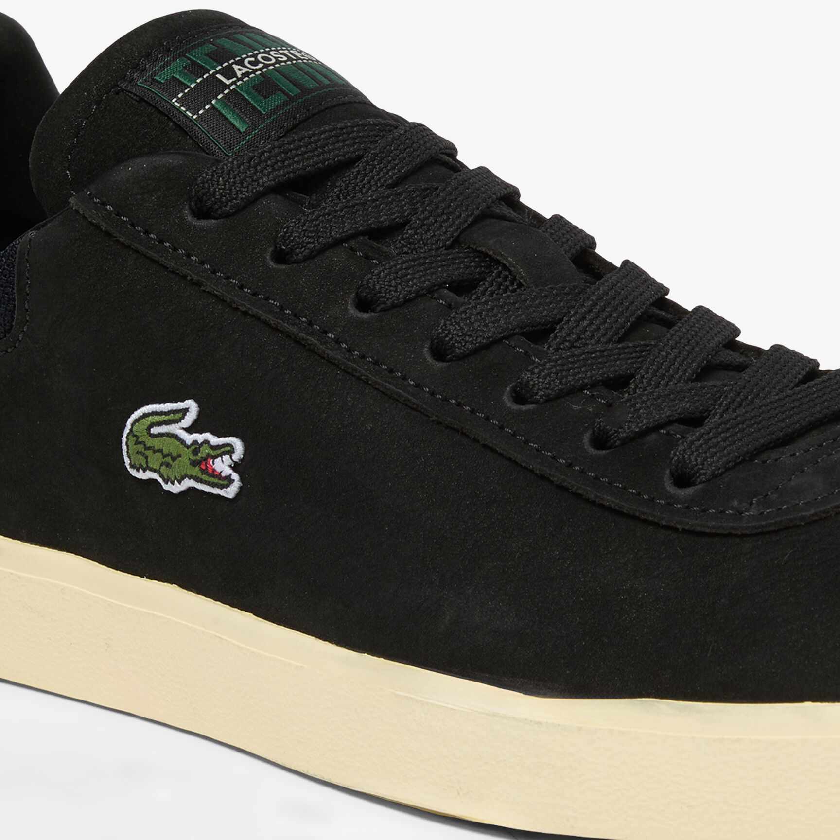 حذاء رياضي رجالي من الجلد من ماركة بيسشوت