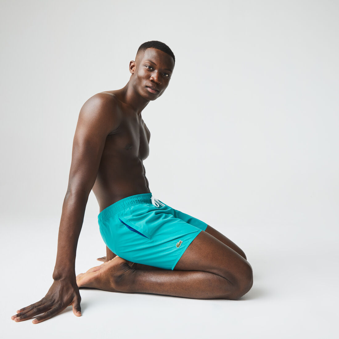 شورت سباحة سريع الجفاف