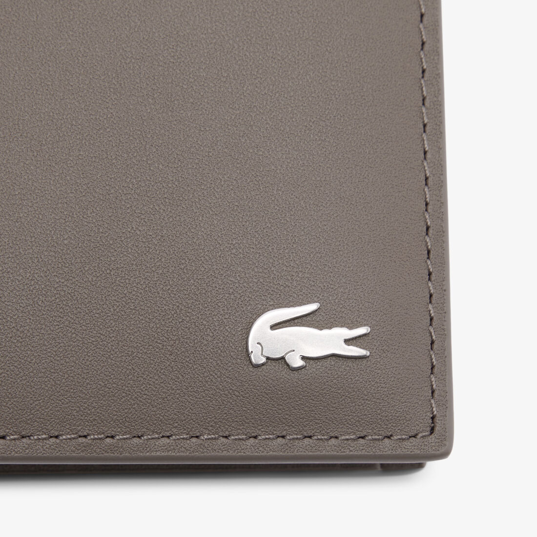 محفظة شانتاكو صغيرة من جلد بيكيه محفظة شانتاكو صغيرة من جلد بيكيه