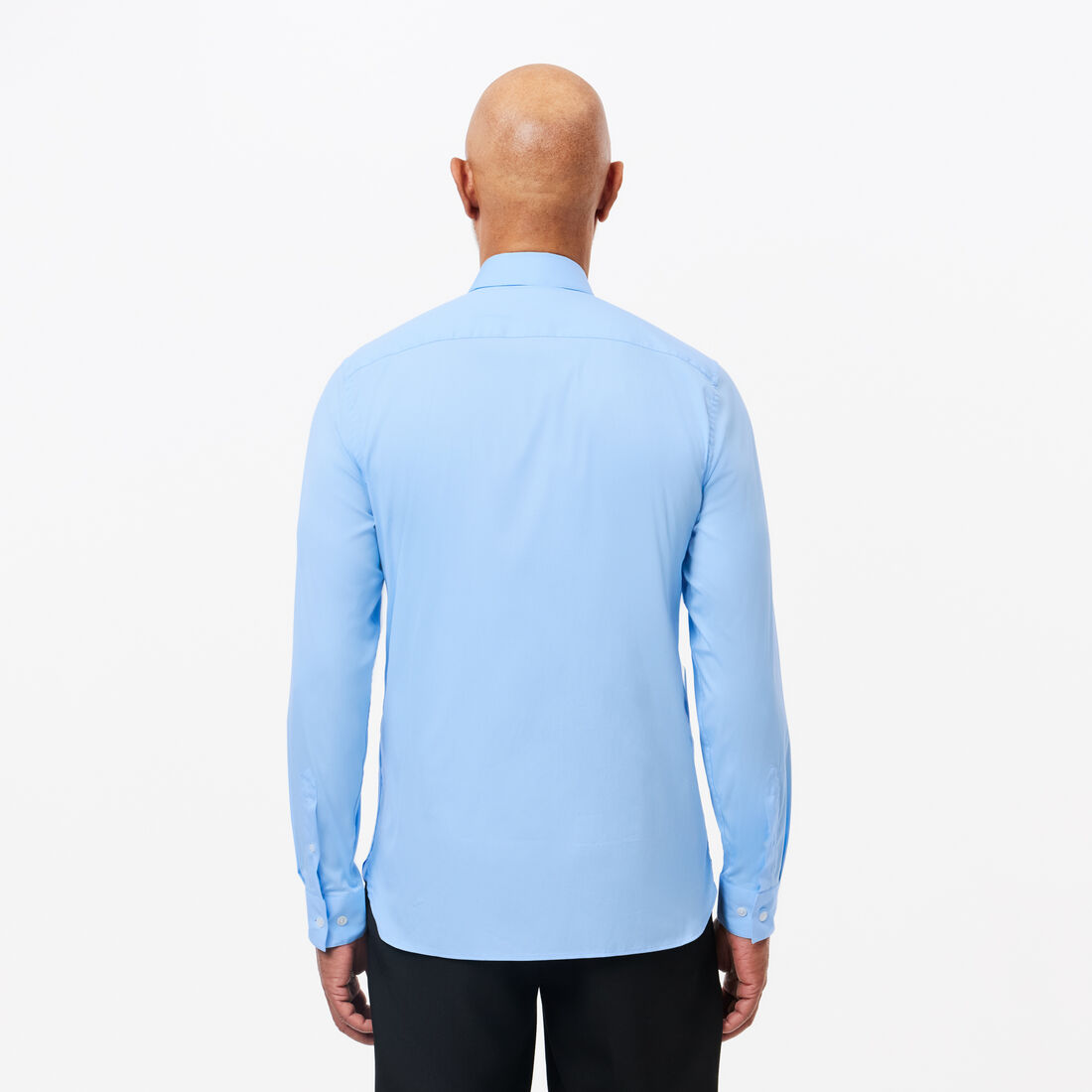 قميص بوبلين مطاطي بقصّة ضيقة قميص بوبلين مطاطي بقصّة ضيقة