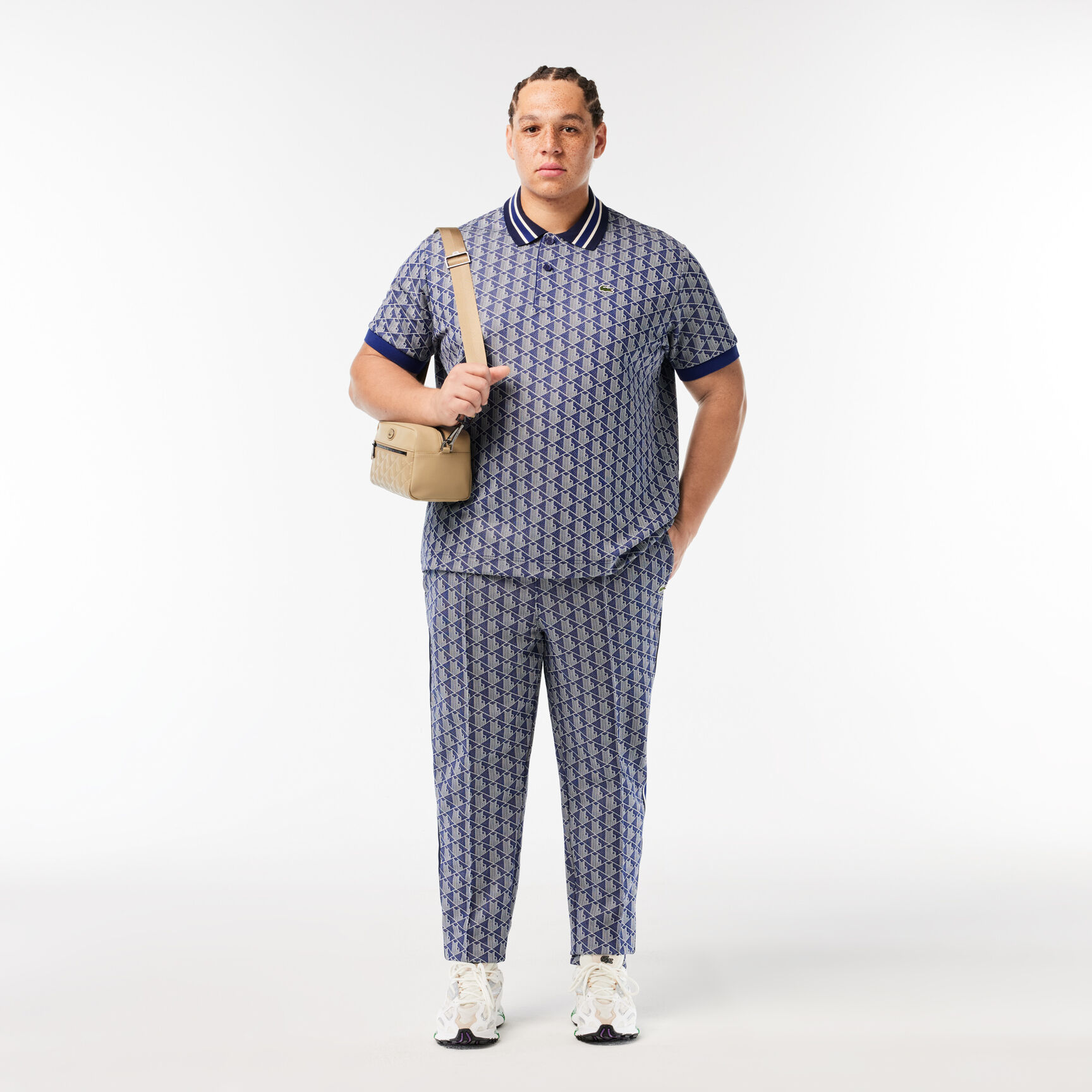 قميص بولو كلاسيكي بقصّة كلاسيكية من قماش الجاكار أحادي اللون