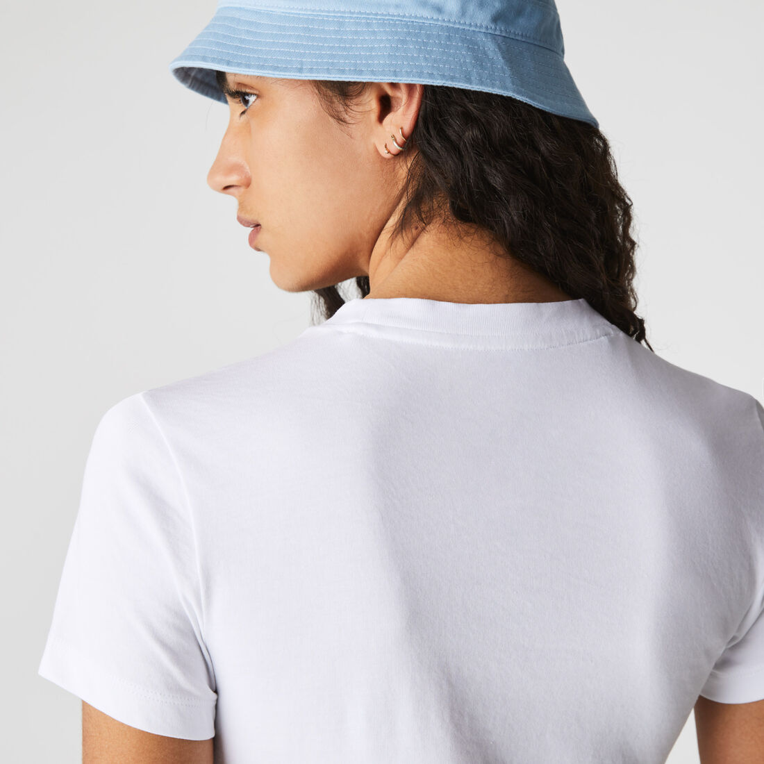 تيشيرت نسائي من مجموعة Lacoste SPORT يسمح بمرور الهواء ومزين بنقشة مربعات تيشيرت نسائي من مجموعة Lacoste SPORT يسمح بمرور الهواء ومزين بنقشة مربعات