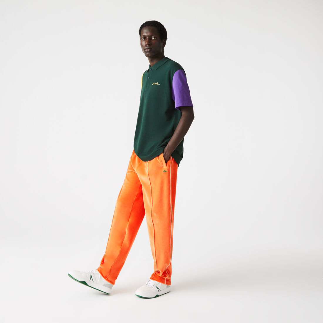 بنطلون رياضي مخمل للجنسين من مجموعة Lacoste L!VE بنطلون رياضي مخمل للجنسين من مجموعة Lacoste L!VE