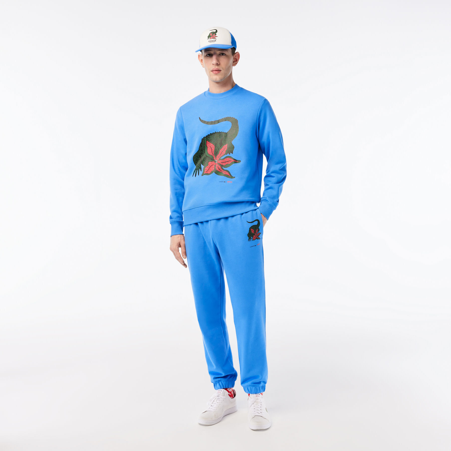 لاكوست بنطال رياضي بطبعة تمساح للرجال مجموعة lacoste x netflix