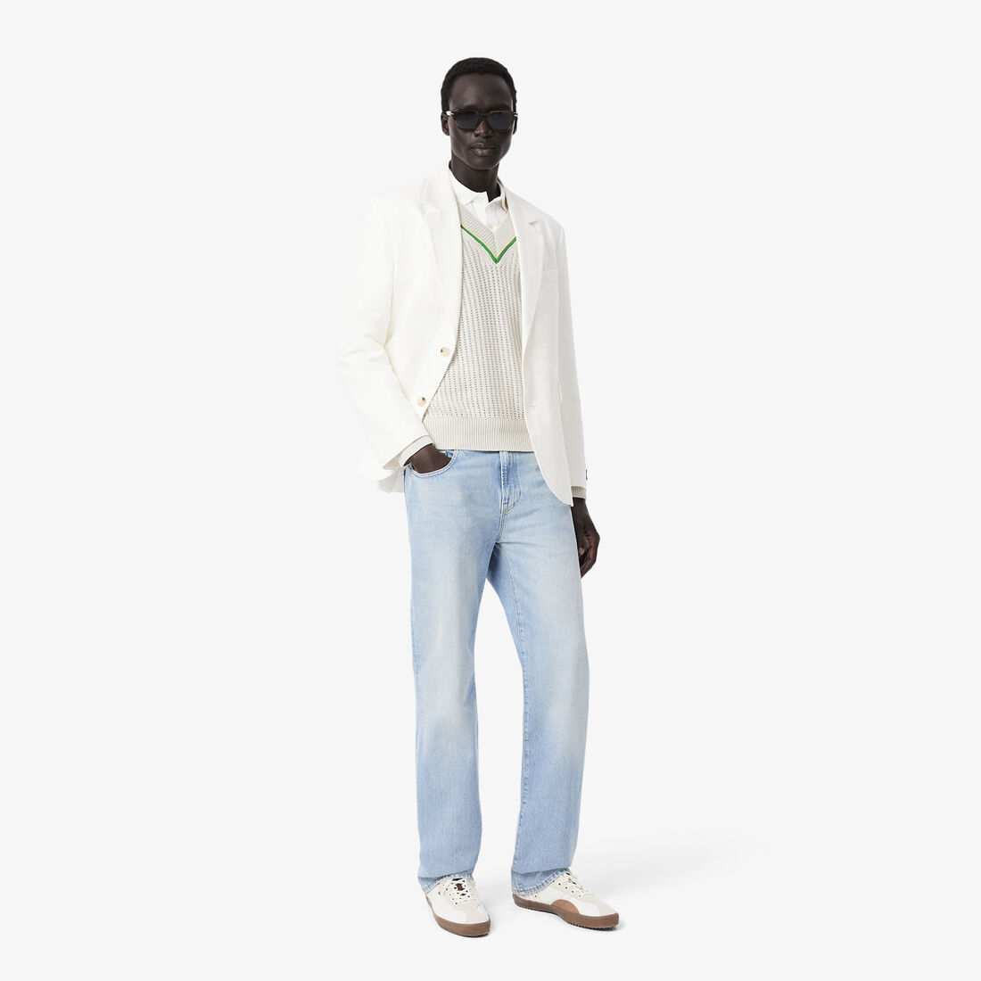 سترة تنس مخططة بفتحة رقبة على شكل حرف V سترة تنس مخططة بفتحة رقبة على شكل حرف V