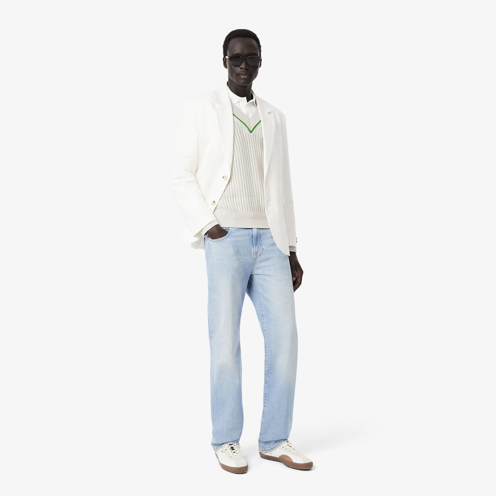 سترة تنس مخططة بفتحة رقبة على شكل حرف V سترة تنس مخططة بفتحة رقبة على شكل حرف V