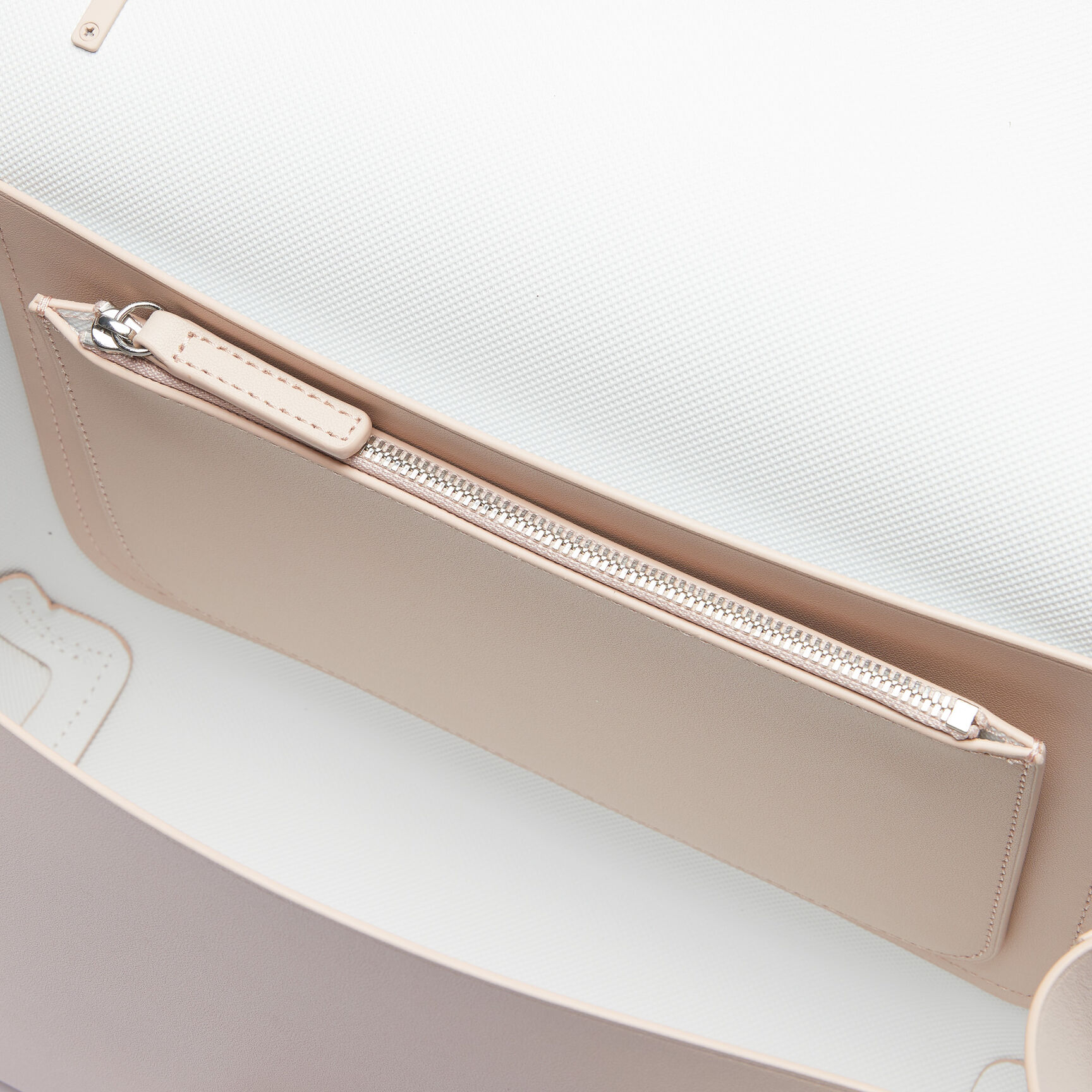 Women’s Croco Turn Crocodile Clasp Large Leather Shoulder Bag Women’s Croco Turn Crocodile Clasp Large Leather Shoulder Bag