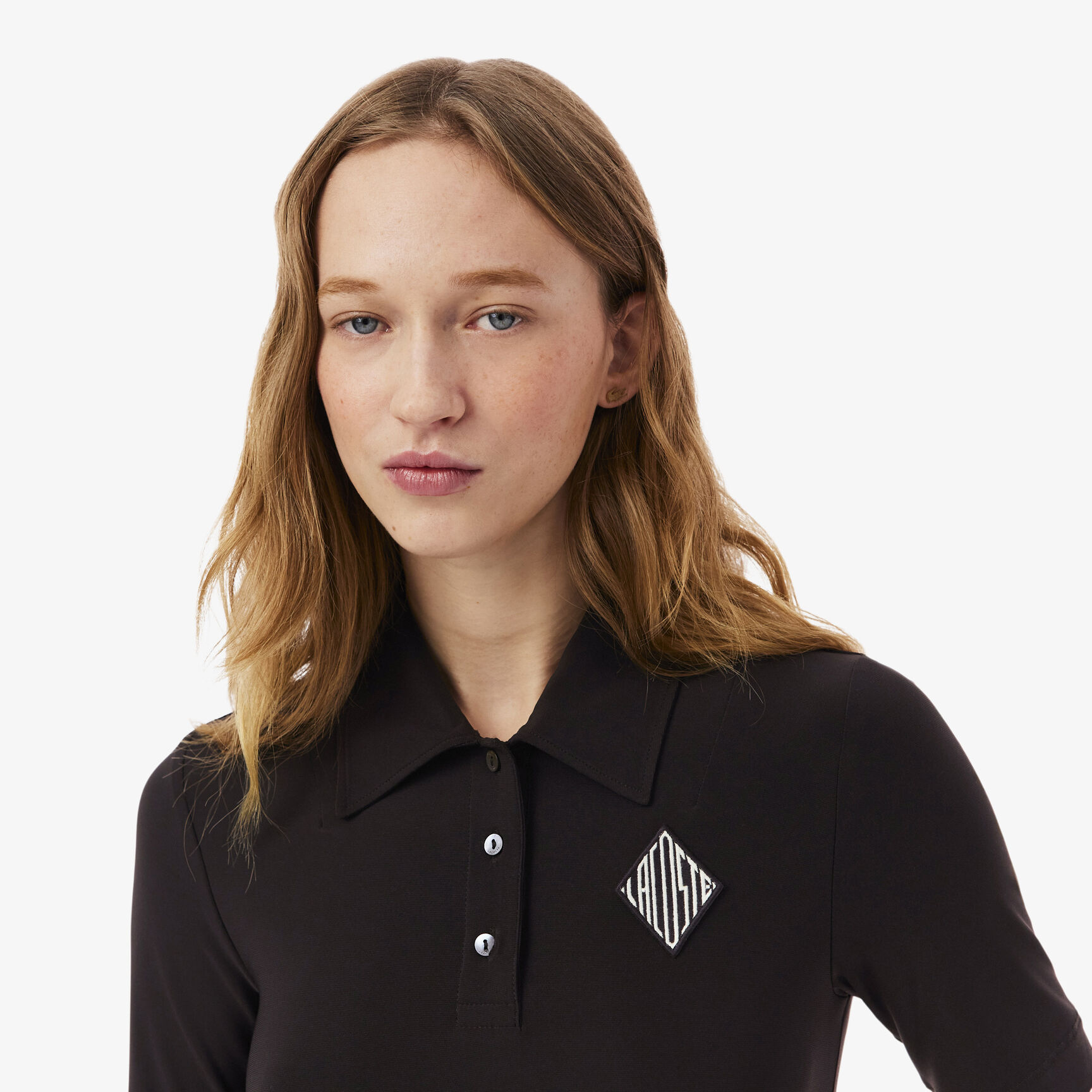 قميص بولو مطرز بقصة ضيقة