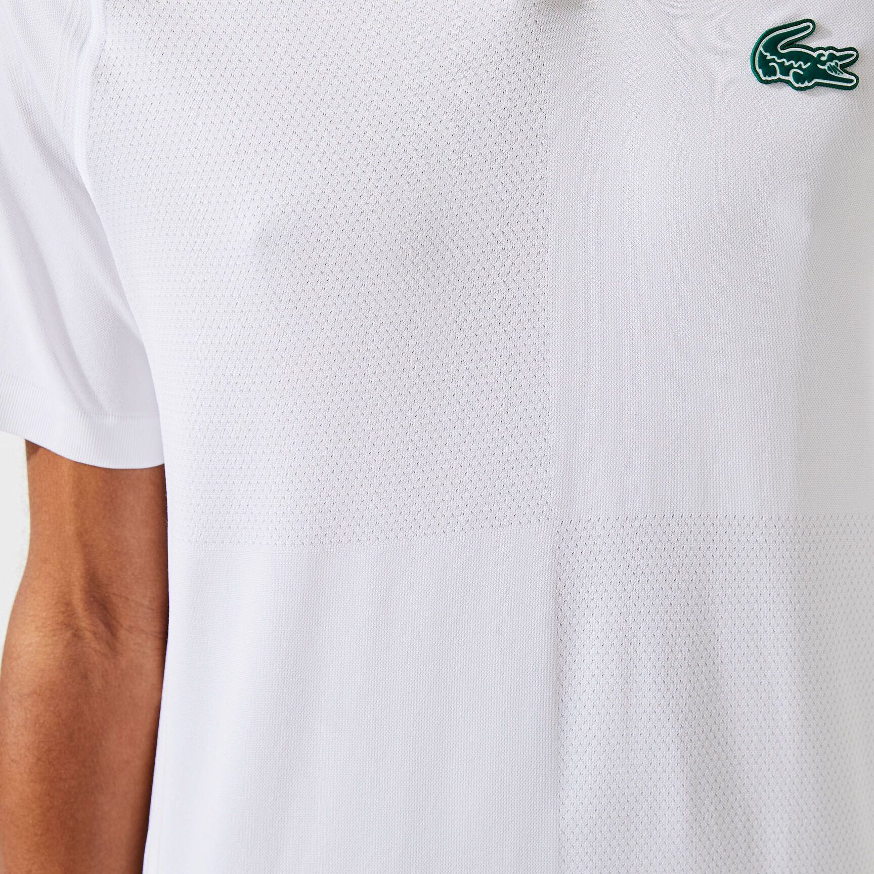 بولو Lacoste SPORT للرجال بقصّة عادية وسهل التهوية بولو Lacoste SPORT للرجال بقصّة عادية وسهل التهوية