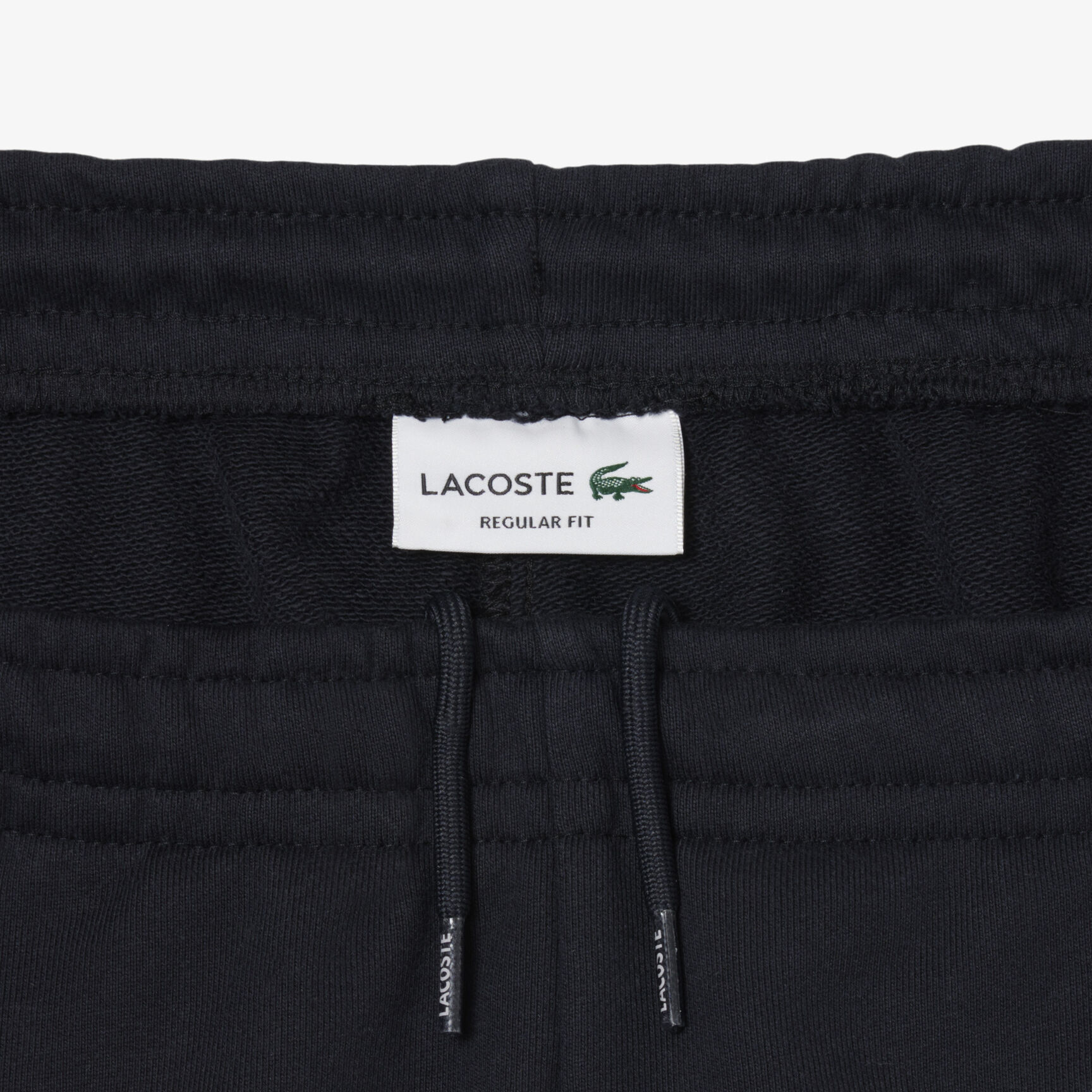 شورت صوف بألوان متداخلة وقصة عادية