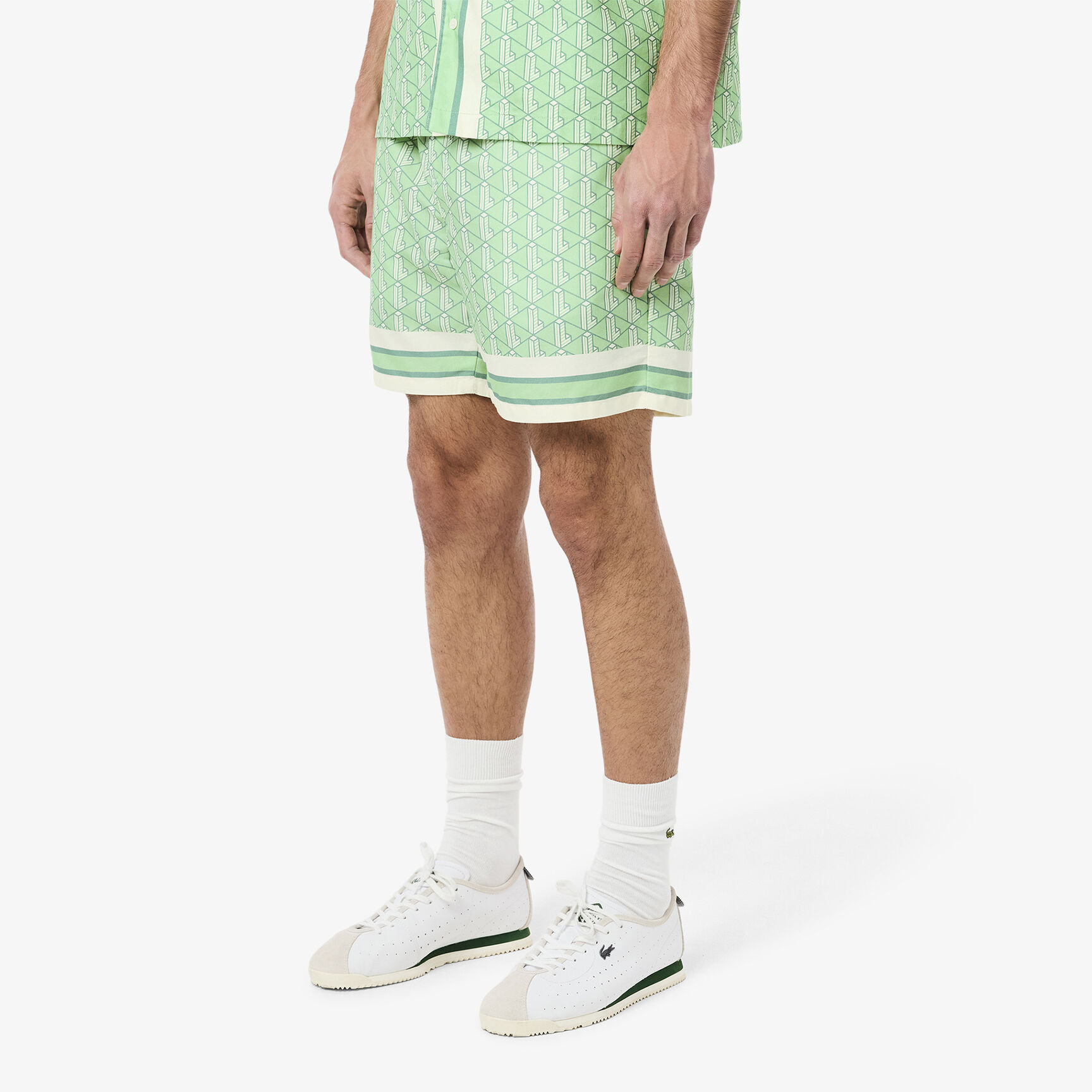 شورت خفيف الوزن بطبعة مونوغرام