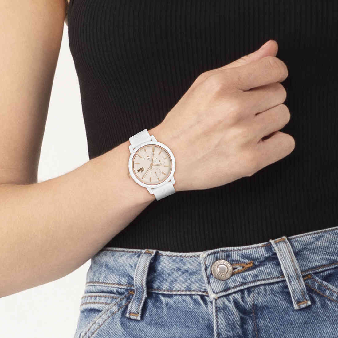 ساعة نسائية بسوار من السيليكون ساعة نسائية بسوار من السيليكون