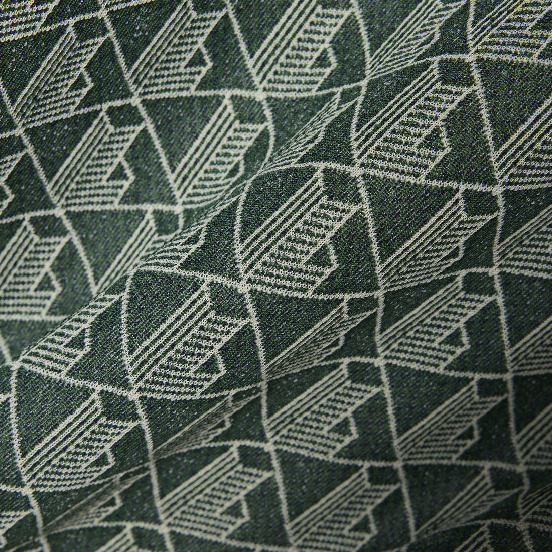 قميص بولو كلاسيكي بقصّة كلاسيكية من قماش الجاكار أحادي اللون قميص بولو كلاسيكي بقصّة كلاسيكية من قماش الجاكار أحادي اللون