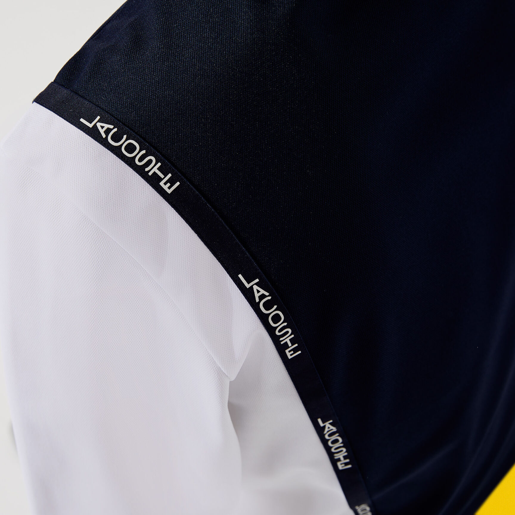 كنزة من مجموعة Lacoste SPORT للرجال من بيكيه