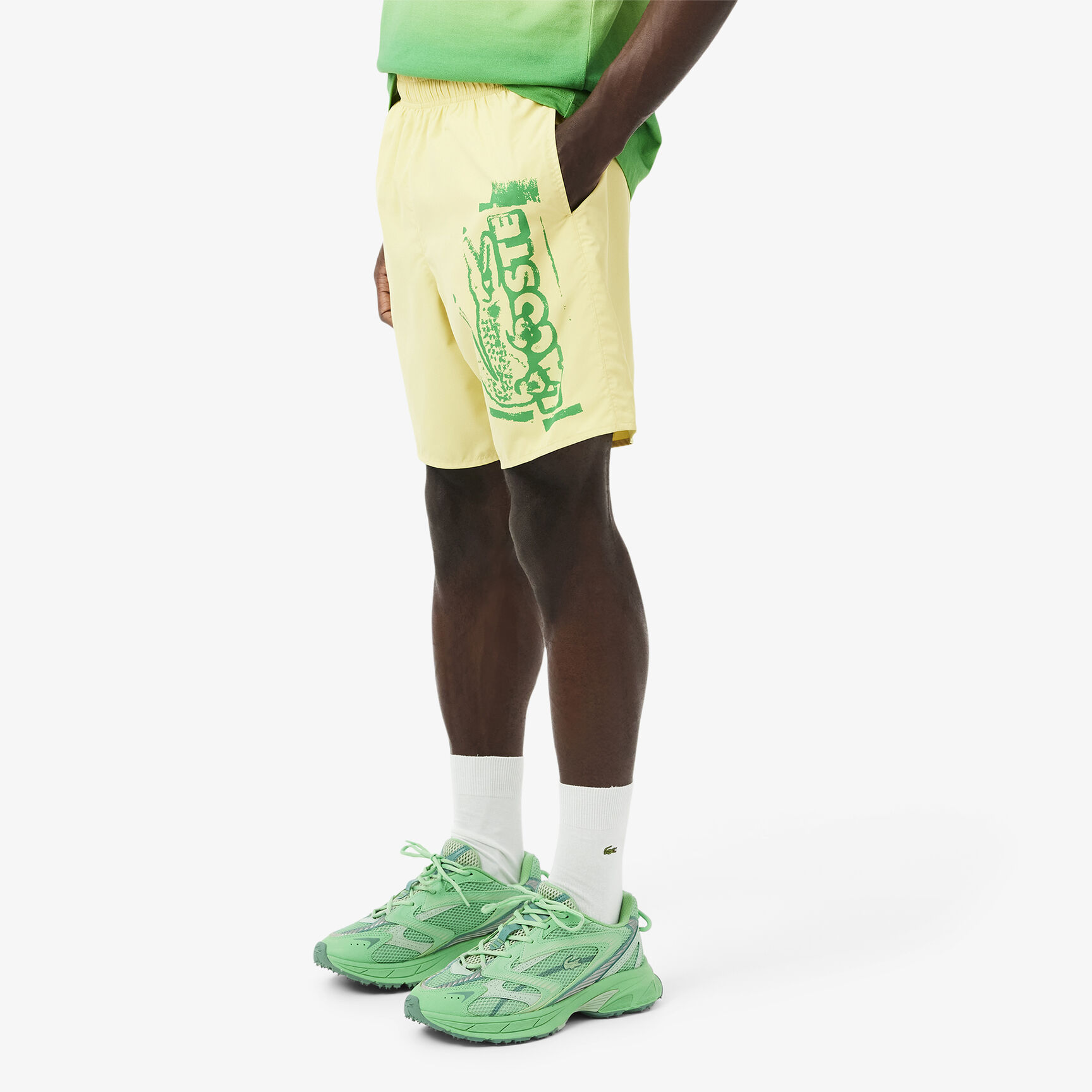 شورت سباحة طويل ذو علامة تجارية