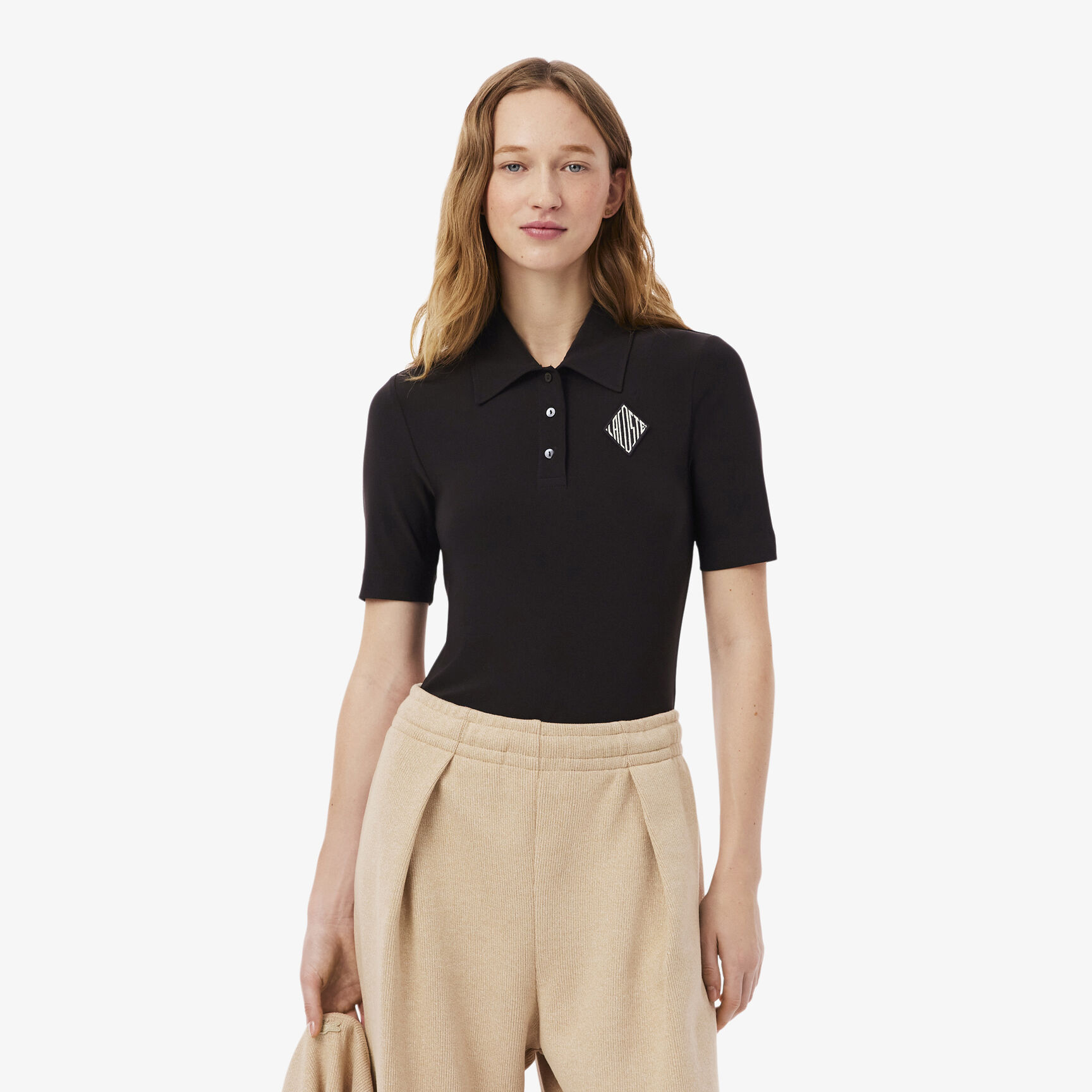 قميص بولو مطرز بقصة ضيقة