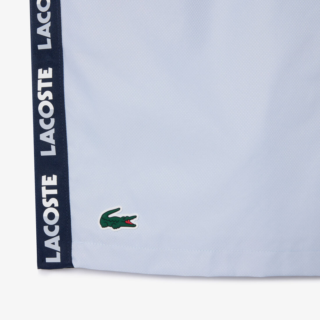 شورت تنس مخطط بشعار الماركة شورت تنس مخطط بشعار الماركة