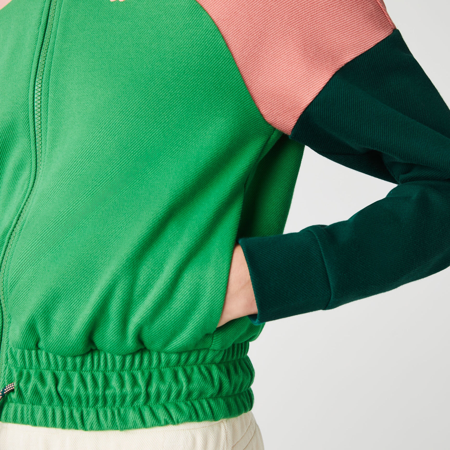 سويت شيرت نسائي من القطن العضوي بسحاب من مجموعة Lacoste SPORT