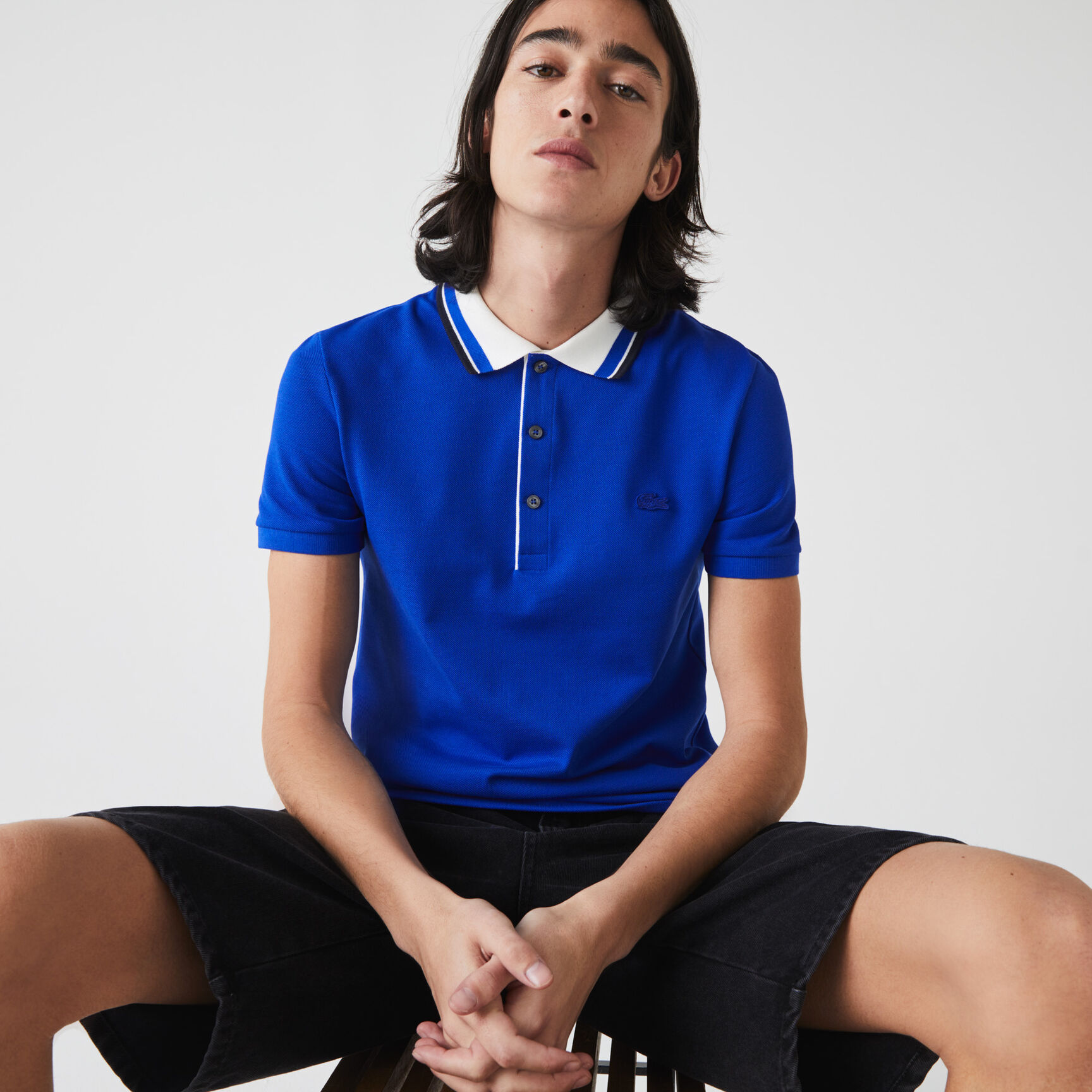 قميص بولو من بيكيه القطن للرجال بياقة مقلمة وقصة ضيقة قميص بولو من بيكيه القطن للرجال بياقة مقلمة وقصة ضيقة