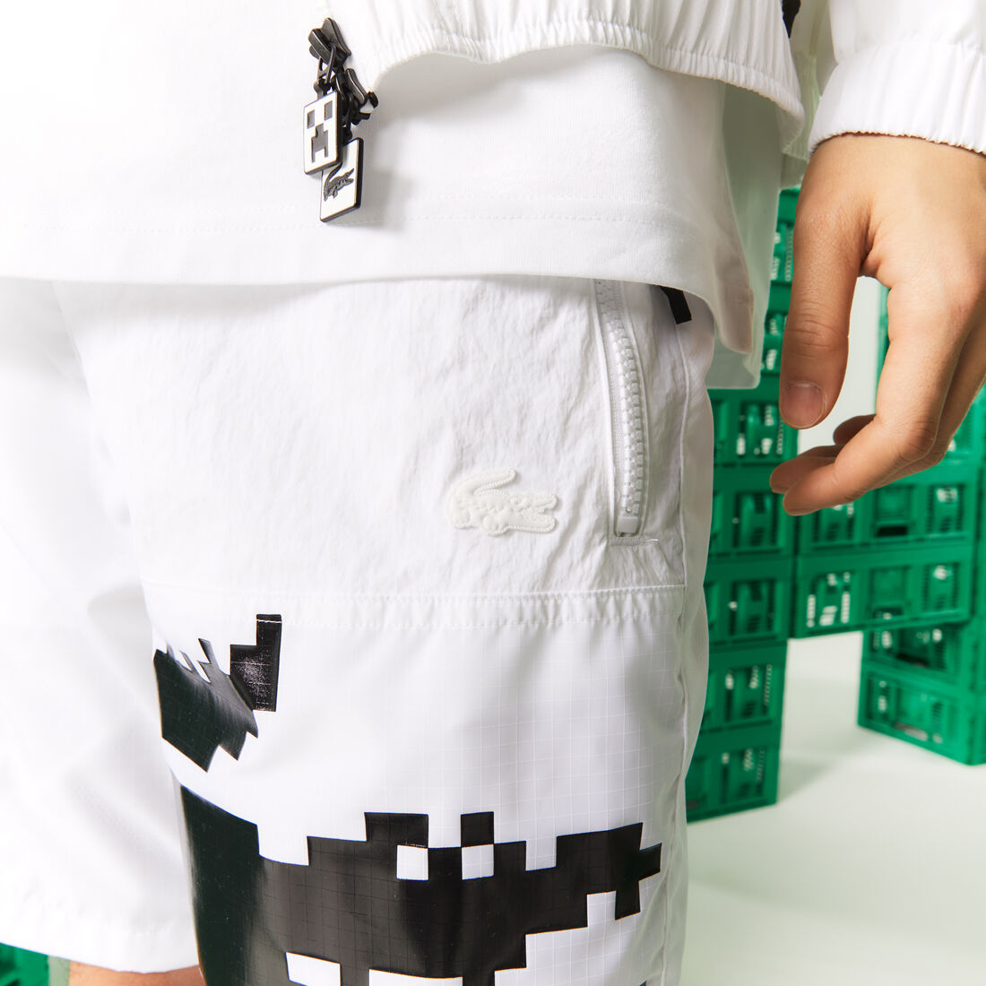 شورت برمودا نايلون للجنسين مجموعة Lacoste L!VE x Minecraft شورت برمودا نايلون للجنسين مجموعة Lacoste L!VE x Minecraft