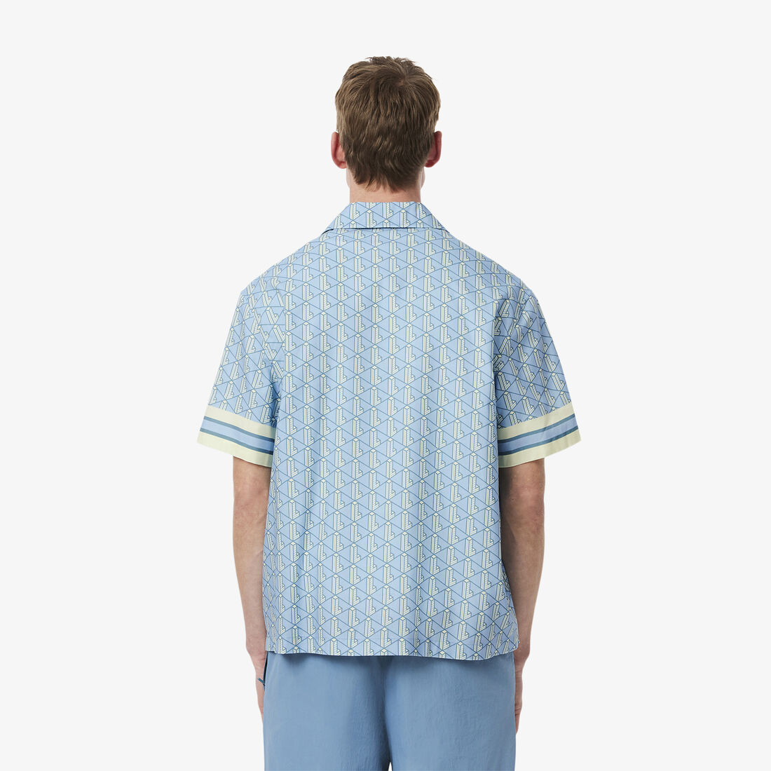 قميص مونوغرام بقصّة مستقيمة قميص مونوغرام بقصّة مستقيمة