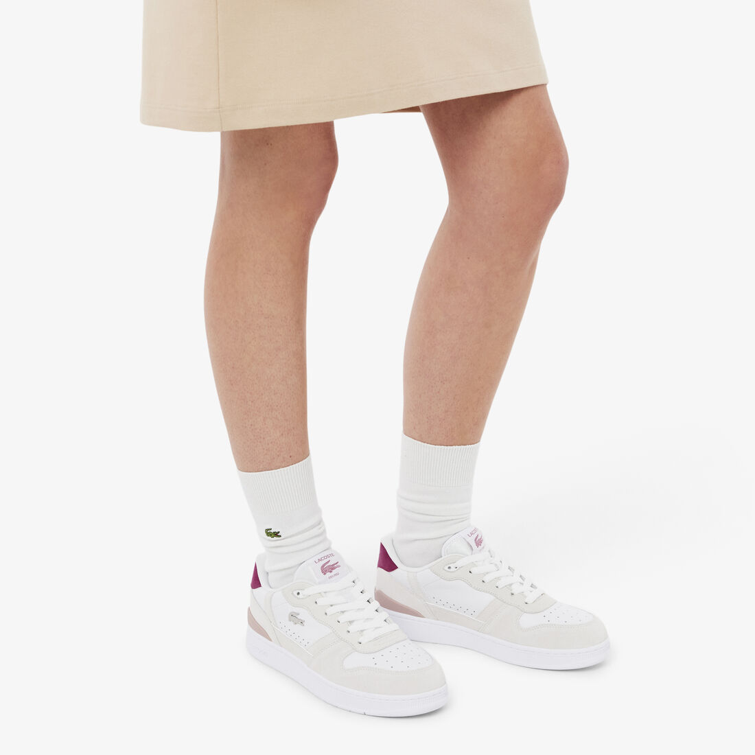 حذاء رياضي نسائي من الجلد المدبوغ بتصميم مشبك على شكل حرف T حذاء رياضي نسائي من الجلد المدبوغ بتصميم مشبك على شكل حرف T