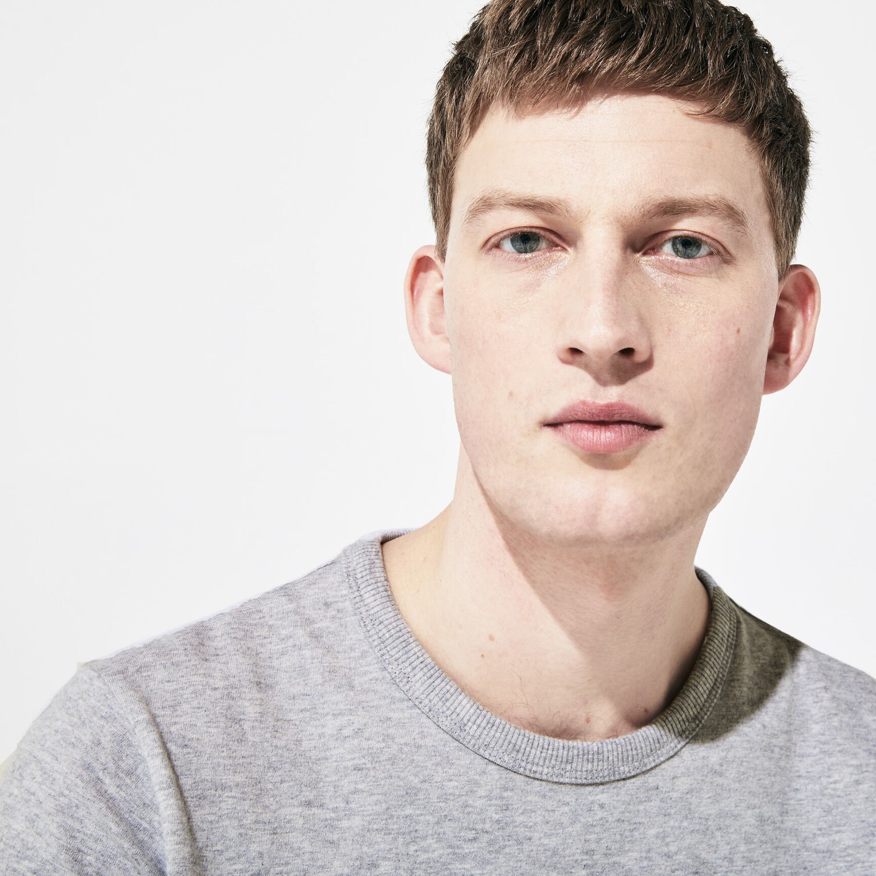 قميص تي-شيرت قطني مطبوع عليه علامة تمساح عاكسة للضوء من مجموعة Lacoste SPORT للرجال قميص تي-شيرت قطني مطبوع عليه علامة تمساح عاكسة للضوء من مجموعة Lacoste SPORT للرجال