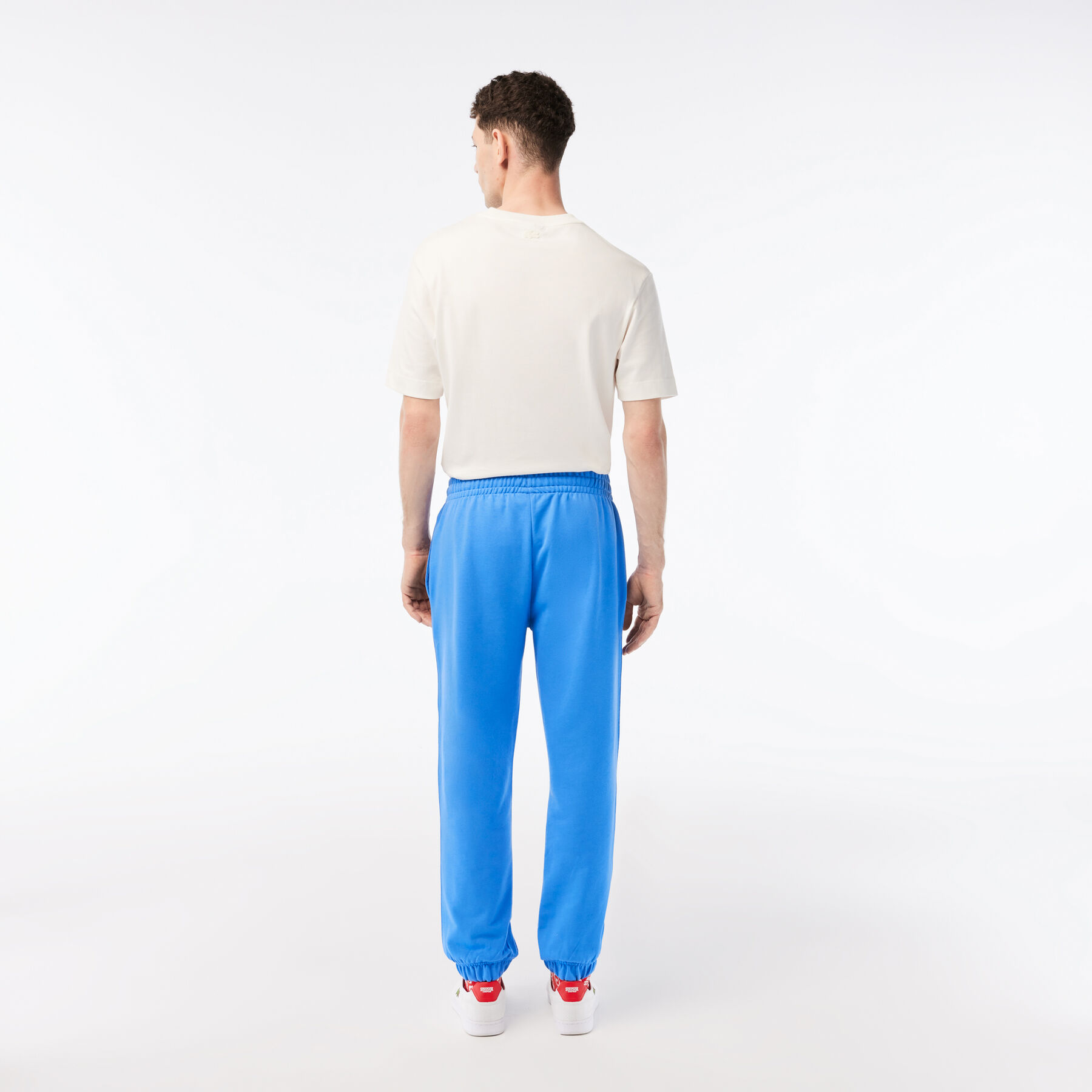 لاكوست بنطال رياضي بطبعة تمساح للرجال مجموعة lacoste x netflix