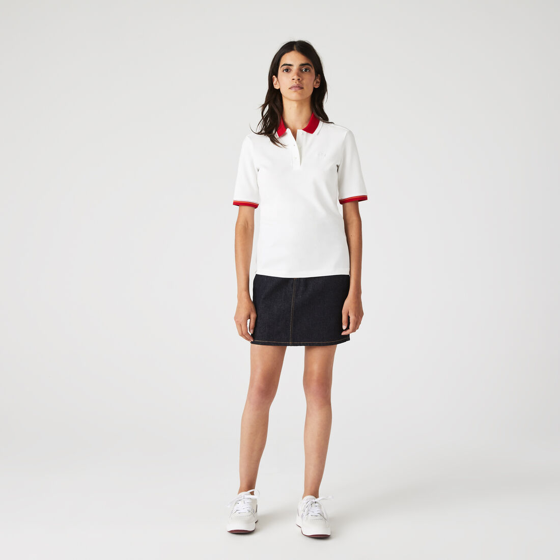 قميص بولو نسائي من قطن بيكيه المرن بياقة ضيقة وملون من Lacoste قميص بولو نسائي من قطن بيكيه المرن بياقة ضيقة وملون من Lacoste