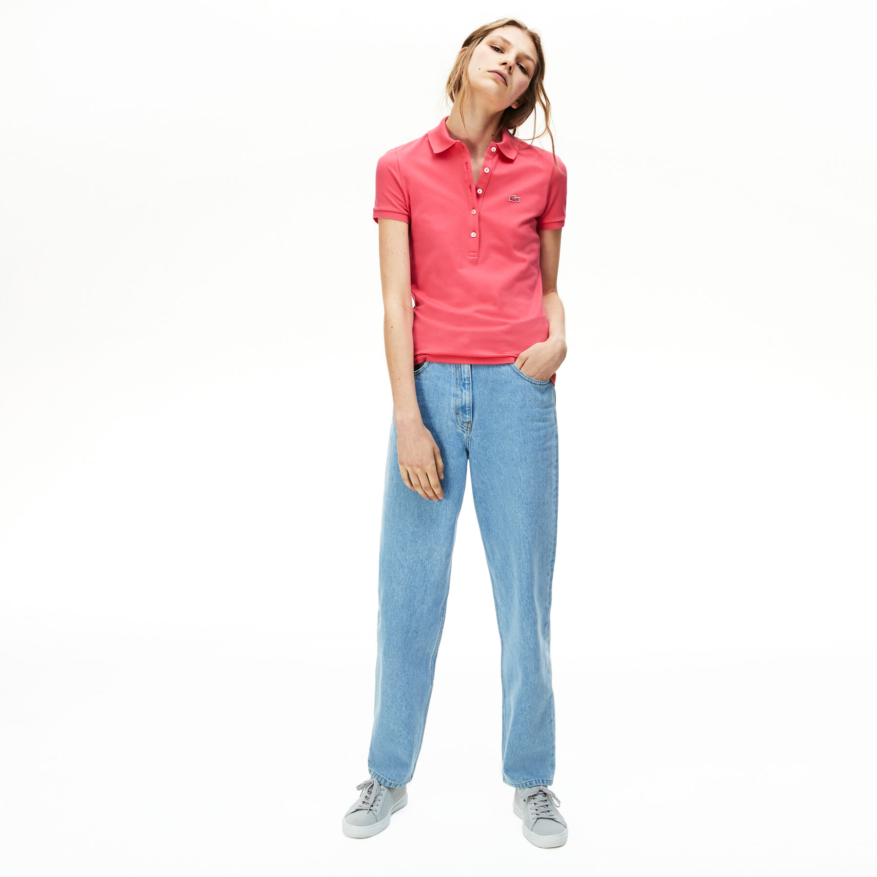 لاكوست قميص بولو نسائي من قطن ميني بيكيه المرن ذو قصة ضيقة من lacoste