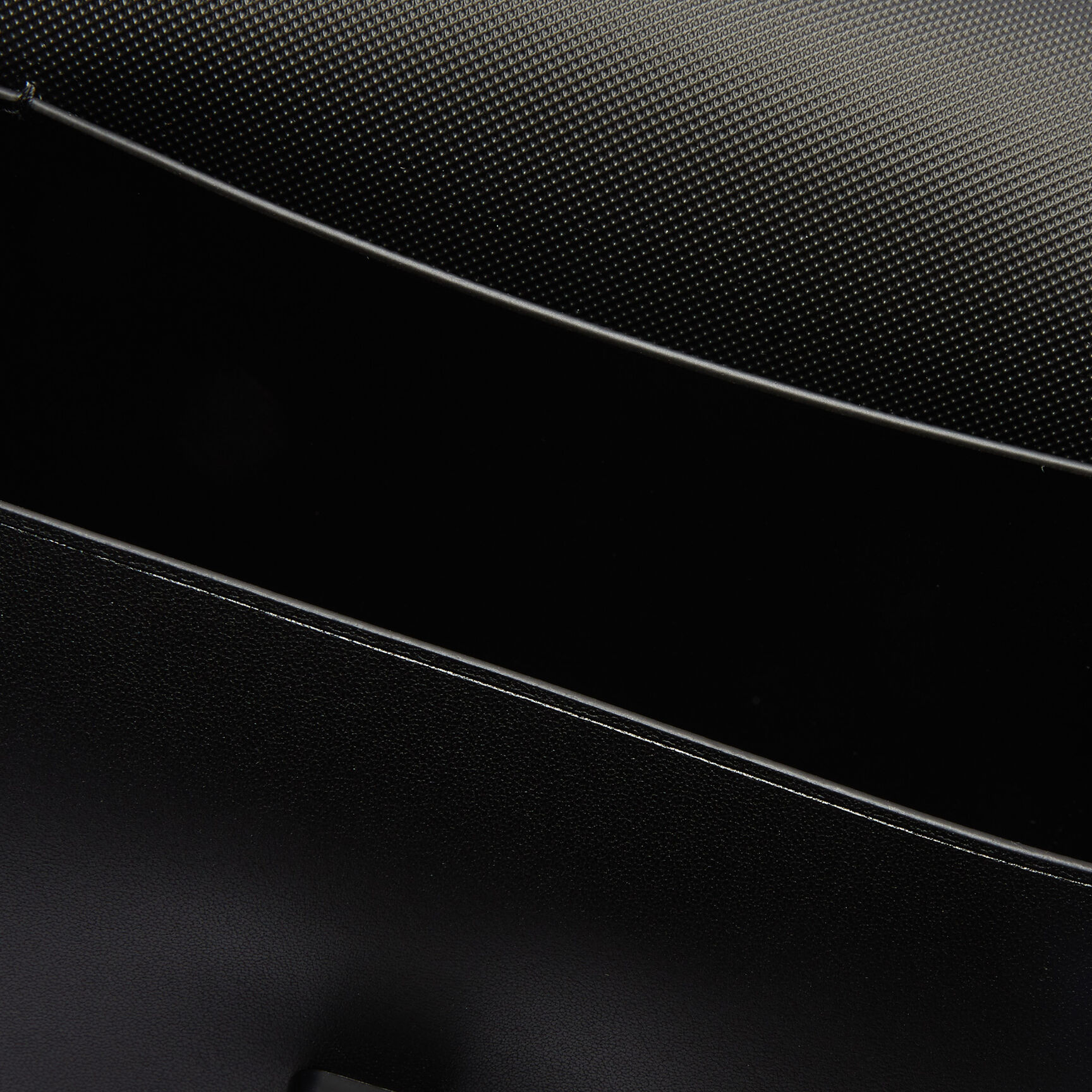 Women&rsquo;s Croco Turn Crocodile Clasp Leather Shoulder Bag