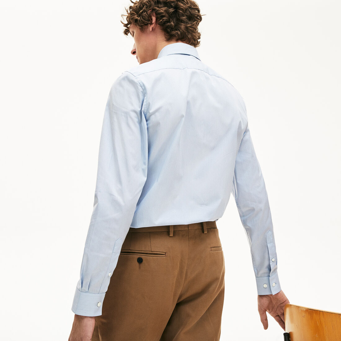 قميص رجالي من قطن البوبلين بالنقشة المُقلمة قميص رجالي من قطن البوبلين بالنقشة المُقلمة