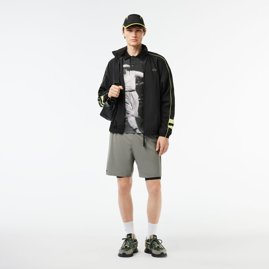 سترة دون أكمام مبطنة بالزغب ومزينة بشعار التمساح المبطن سترة دون أكمام مبطنة بالزغب ومزينة بشعار التمساح المبطن